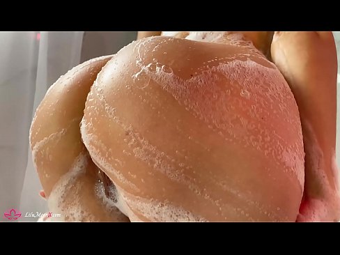 ❤️ 布鲁内特在淋浴时用振动器自慰阴部达到强烈的高潮 ☑ Porno❌❤