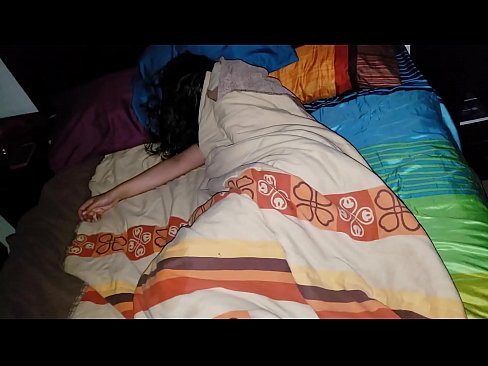 ❤️ 继子在年轻的继母睡觉时责骂她 ☑ Porno❌❤